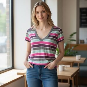BDG Striped V-Neck Top Size L
New